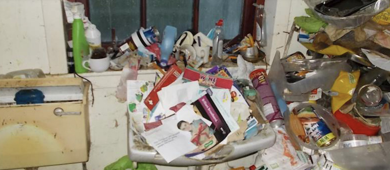 Hoarders property – from densely cluttered to clear and clean in 3 days